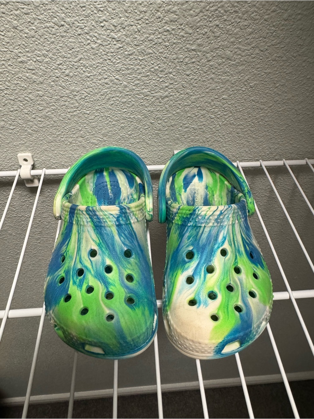 CROCS Kids Tie-Dye Clog in Blue, Green & White